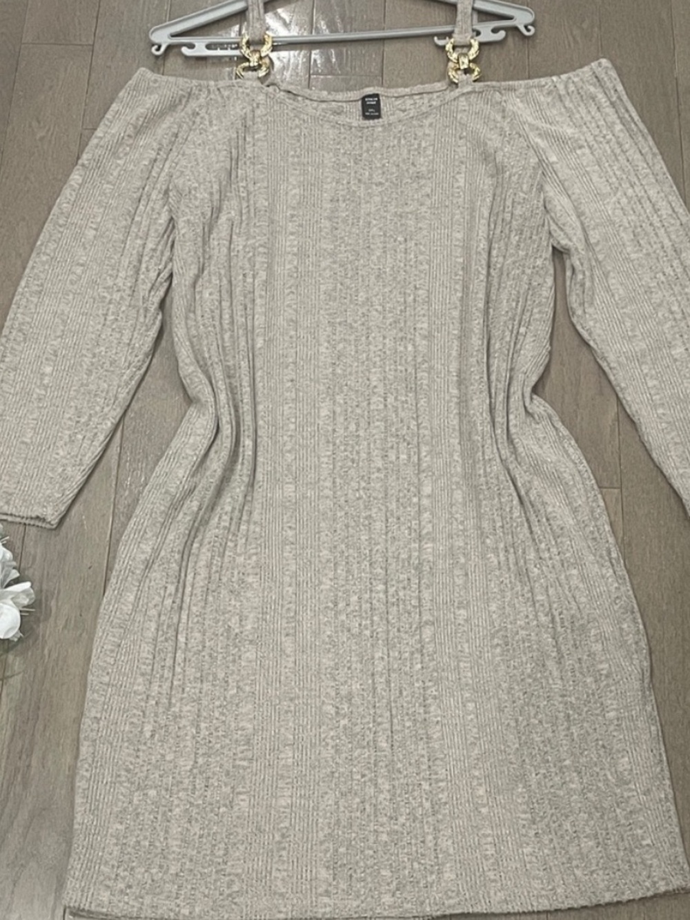 Elegant Off-Shoulder Knit Dress With Gold Accents Size 3XL For Any Occasion